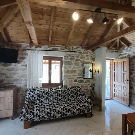 Kastro Hill House *